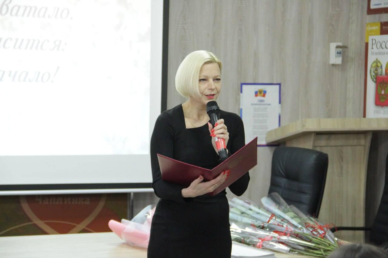 Весеннее вдохновение в сердце района: МКУК «Чаплинский КДЦ» поздравил прекрасных дам Весеннее вдохновение в сердце района: МКУК «Чаплинский КДЦ» поздравил прекрасных дам