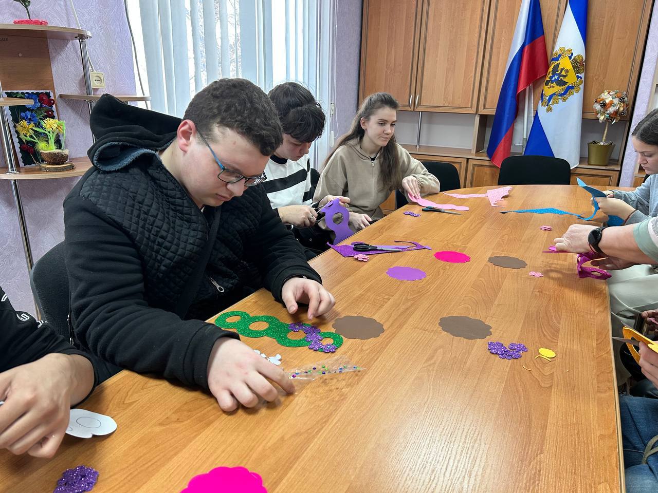 В МКУК «Чаплинский КДЦ» прошел предпраздничный мастер-класс от клуба любителей декоративно-прикладного искусства «Волшебные ладошки» В МКУК «Чаплинский КДЦ» прошел предпраздничный мастер-класс от клуба любителей декоративно-прикладного искусства «Волшебные ладошки»