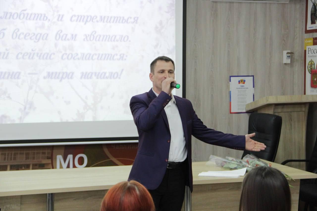 Весеннее вдохновение в сердце района: МКУК «Чаплинский КДЦ» поздравил прекрасных дам Весеннее вдохновение в сердце района: МКУК «Чаплинский КДЦ» поздравил прекрасных дам