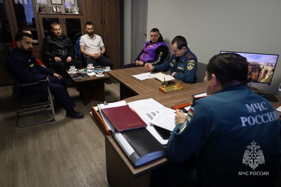 Замначальника ГУ МЧС по Херсонщине Александр Сарангов провел встречу с представителями волонтерских организаций региона Замначальника ГУ МЧС по Херсонщине Александр Сарангов провел встречу с представителями волонтерских организаций региона