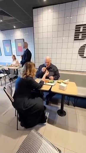 «Ну, зараза, вкусная». Лукашенко впервые в жизни попробовал картошку фри