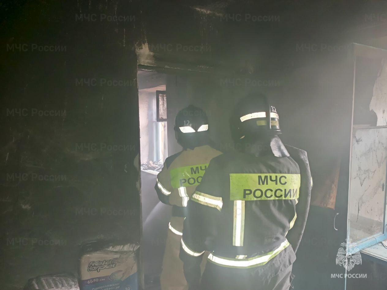 Спасатели МЧС России продолжают ликвидировать пожары в Херсонской области