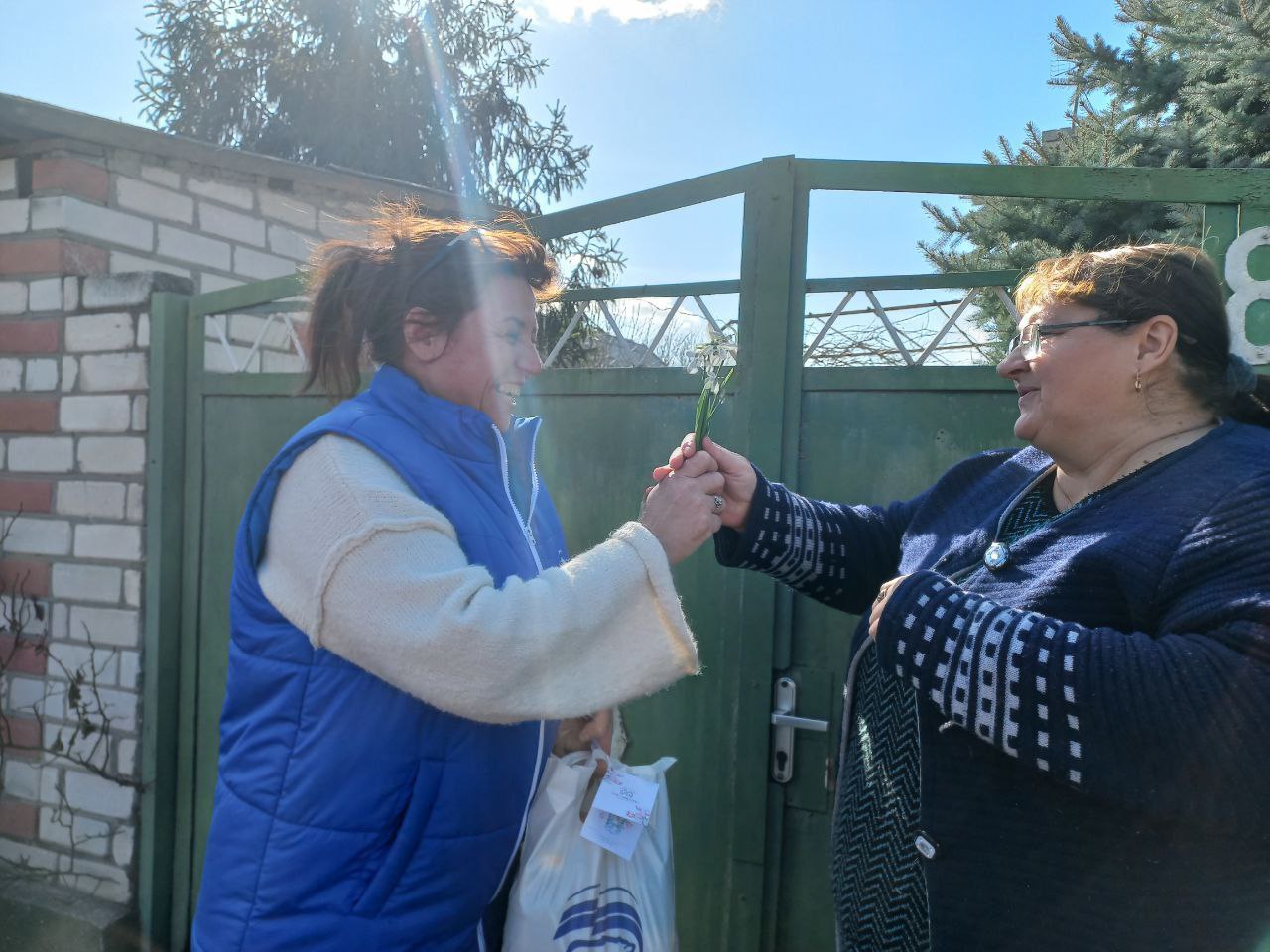 Активисты ТОС "Мечта" города Каховка поздравили маломобильных женщин с 8 марта Активисты ТОС "Мечта" города Каховка поздравили маломобильных женщин с 8 марта