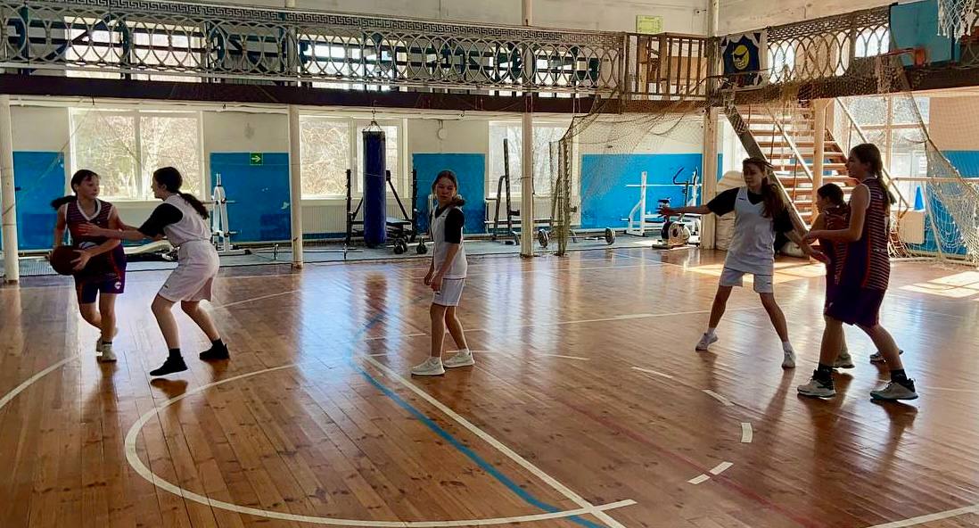 В Геническе прошли соревнования по баскетболу 33 среди игроков до 13 и до 19 лет В Геническе прошли соревнования по баскетболу 33 среди игроков до 13 и до 19 лет