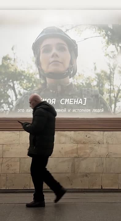 Теперь женщин к 8 марта чествуют даже в московском метро