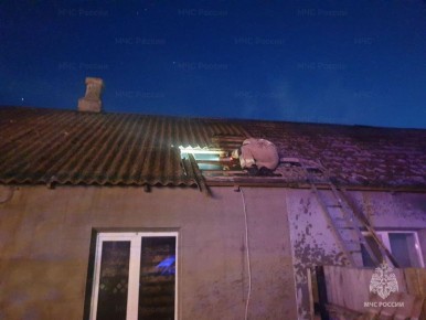 В Скадовске минувшей ночью горел жилой дом