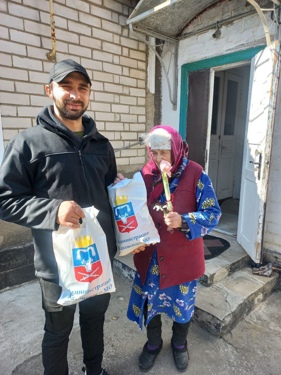 Активисты ТОС "Мечта" города Каховка поздравили маломобильных женщин с 8 марта Активисты ТОС "Мечта" города Каховка поздравили маломобильных женщин с 8 марта