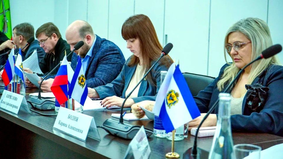 В Мелитополе начал работу координационный совет по развитию сотрудничества между воссоединенными регионами в сфере спорта и туризма В Мелитополе начал работу координационный совет по развитию сотрудничества между воссоединенными регионами в сфере спорта и туризма