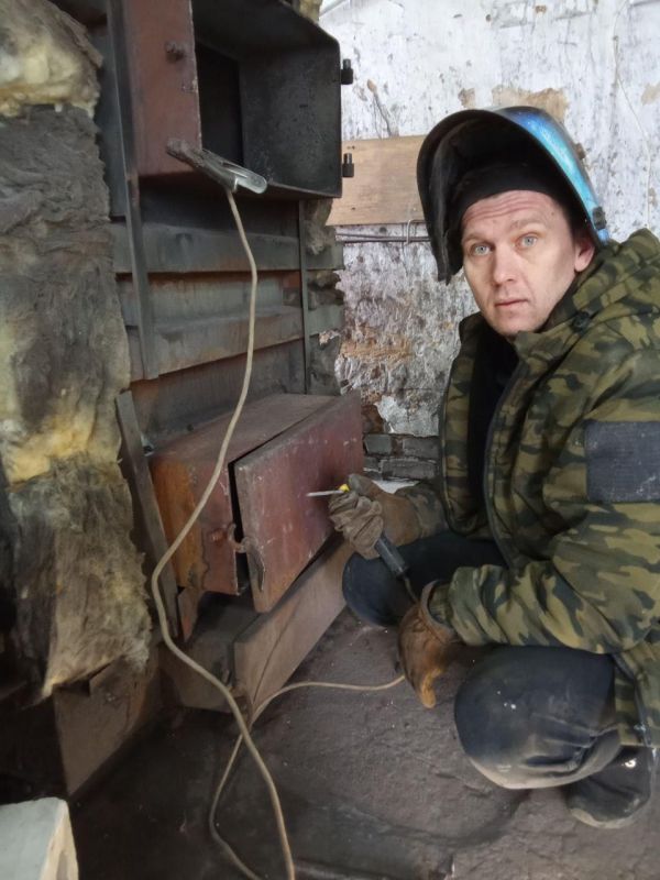 Специалисты из Адыгеи восстановили теплоснабжение в Азовской школе Специалисты из Адыгеи восстановили теплоснабжение в Азовской школе