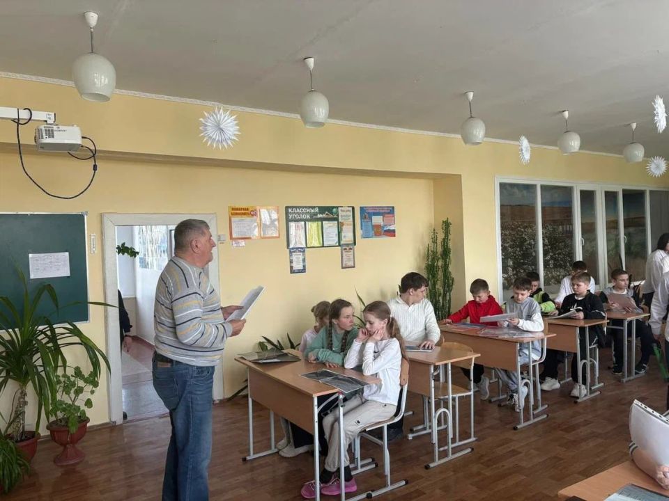 Сотрудники природного парка «Джарылгач» провели экоурок для школьников Приморского Сотрудники природного парка «Джарылгач» провели экоурок для школьников Приморского