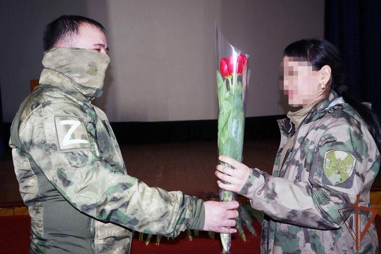 Росгвардейцы поздравили женщин-военнослужаших и сотрудников ведомства, выполняющих задачи специальной военной операции Росгвардейцы поздравили женщин-военнослужаших и сотрудников ведомства, выполняющих задачи специальной военной операции