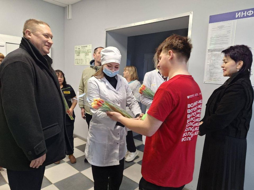Глава Генического округа поздравила медиков с наступающим 8 Марта Глава Генического округа поздравила медиков с наступающим 8 Марта