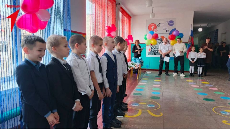 Первые Строгановской школы приняли участие в линейке ко Дню 8 Марта Первые Строгановской школы приняли участие в линейке ко Дню 8 Марта