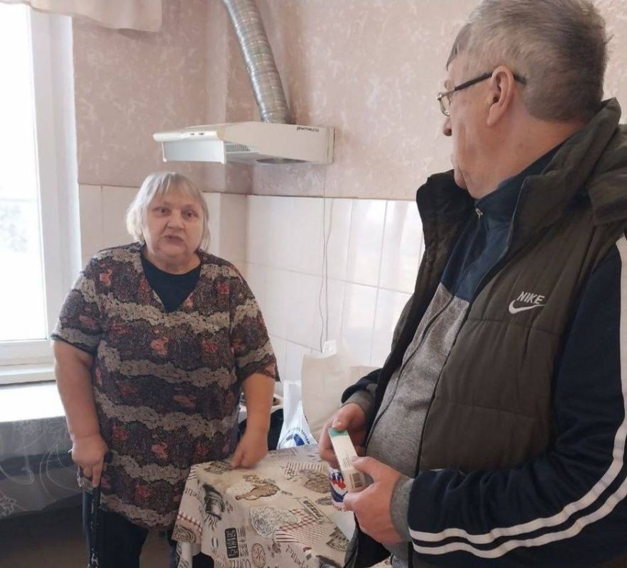 Омбудсмен Сергей Георгиев передал лекарства в пункт временного размещения в Херсонской области Омбудсмен Сергей Георгиев передал лекарства в пункт временного размещения в Херсонской области