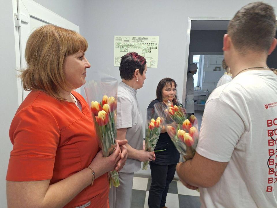 Глава Генического округа поздравила медиков с наступающим 8 Марта Глава Генического округа поздравила медиков с наступающим 8 Марта
