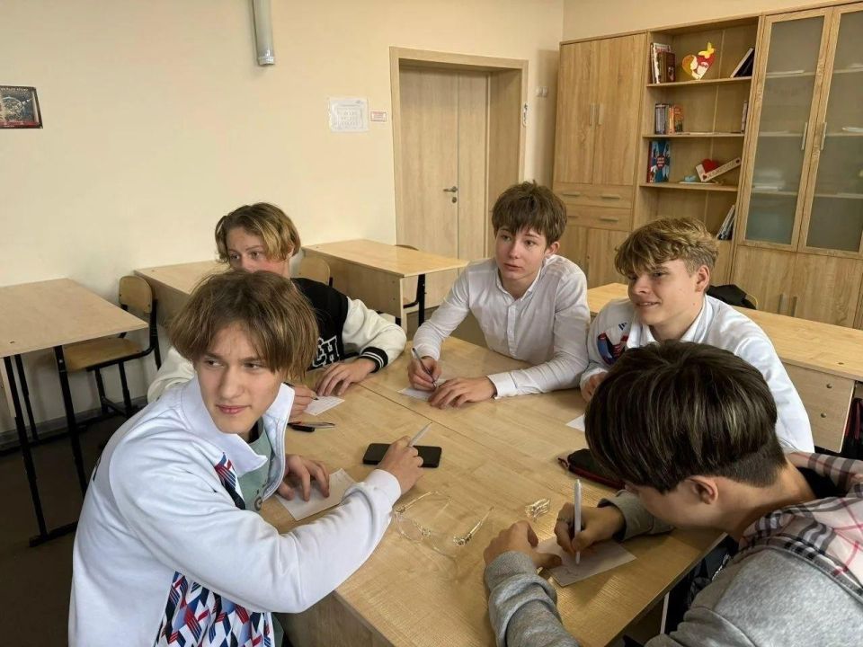 Молодежная делегация Калининского района Кубани посетила Геническ Молодежная делегация Калининского района Кубани посетила Геническ