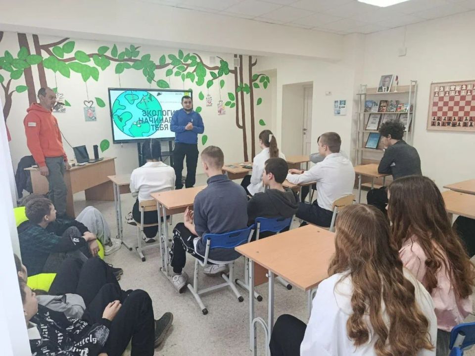 Сотрудники лесхоза провели для школьников в селе Красное эко-урок с играми и конкурсами Сотрудники лесхоза провели для школьников в селе Красное эко-урок с играми и конкурсами