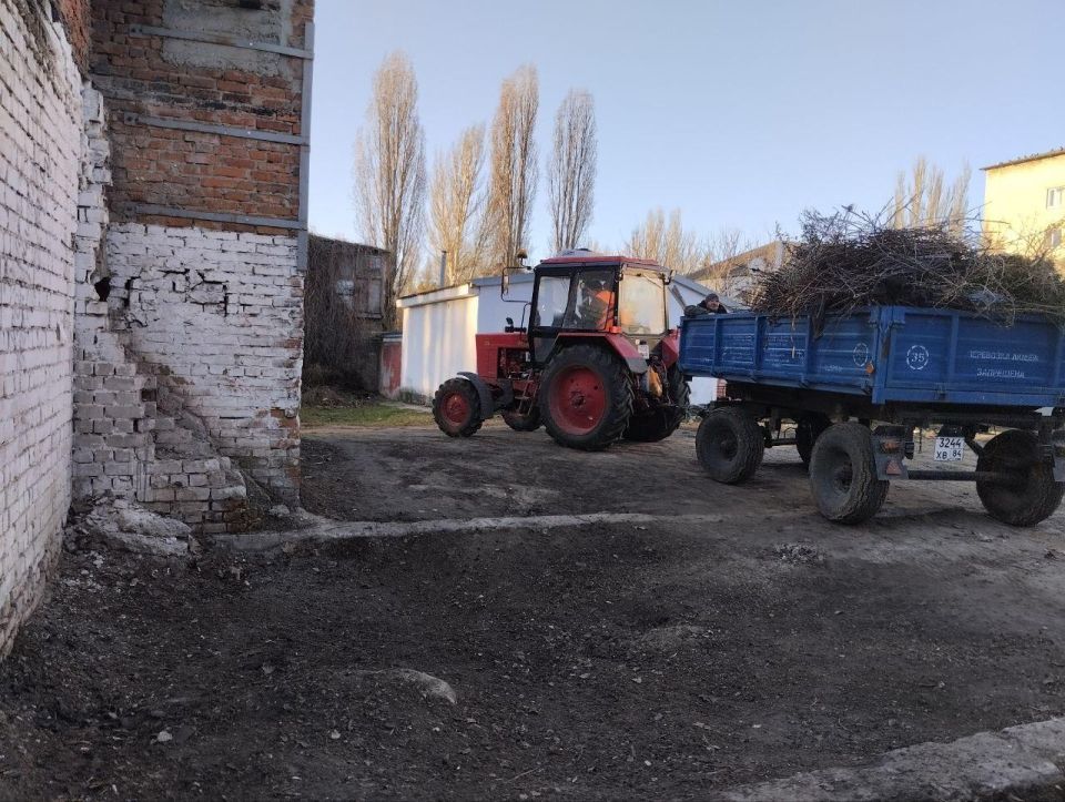 В Скадовске продолжается масштабная уборка города: «Джарылгач» наводит чистоту В Скадовске продолжается масштабная уборка города: «Джарылгач» наводит чистоту