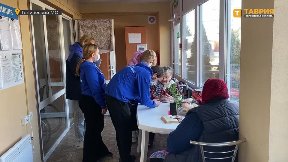 "Единая Россия" передала гуманитарную помощь в Каховский гериатрический пансионат