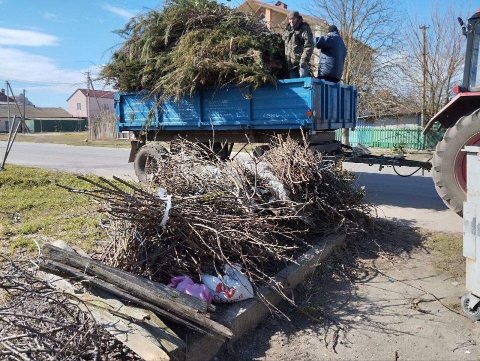В Скадовске продолжается масштабная уборка города: «Джарылгач» наводит чистоту В Скадовске продолжается масштабная уборка города: «Джарылгач» наводит чистоту