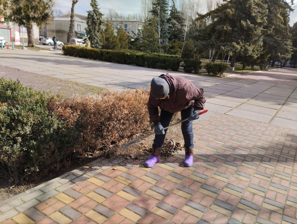 В Скадовске продолжается масштабная уборка города: «Джарылгач» наводит чистоту В Скадовске продолжается масштабная уборка города: «Джарылгач» наводит чистоту