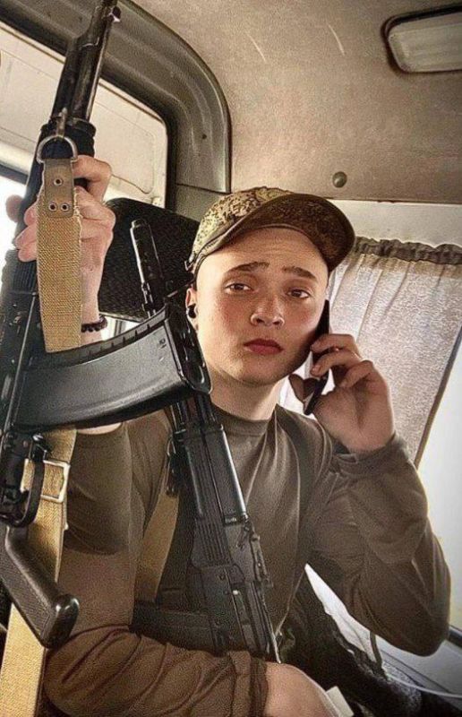 Путин присвоил звание Героя России бойцу, который 68 дней в одиночку держал позицию в ДНР