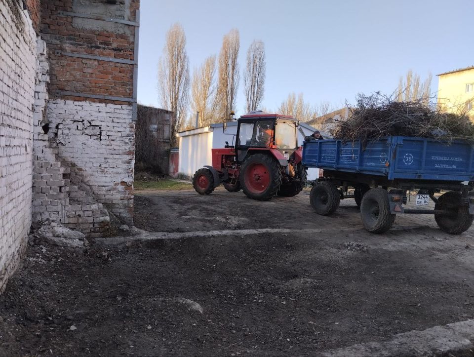 В Скадовске продолжается масштабная уборка города: «Джарылгач» наводит чистоту В Скадовске продолжается масштабная уборка города: «Джарылгач» наводит чистоту