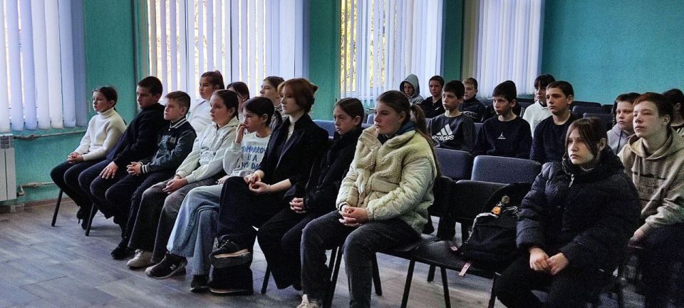 В Нижнесерогозском центре культуры и досуга при поддержке партии Единая Россия состоялось познавательное мероприятие под названием «Многонациональная держава» В Нижнесерогозском центре культуры и досуга при поддержке партии Единая Россия состоялось познавательное мероприятие под названием «Многонациональная держава»