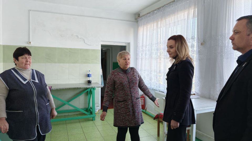 В детский сад села Дивное Новотроицкого округа при содействии "Единой России" передали телевизор В детский сад села Дивное Новотроицкого округа при содействии "Единой России" передали телевизор