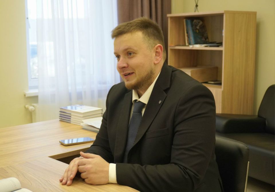 Финалист программы "Герои Херсонщины" проходит стажировку на посту первого замминистра молодежной политики Херсонской области Финалист программы "Герои Херсонщины" проходит стажировку на посту первого замминистра молодежной политики Херсонской области