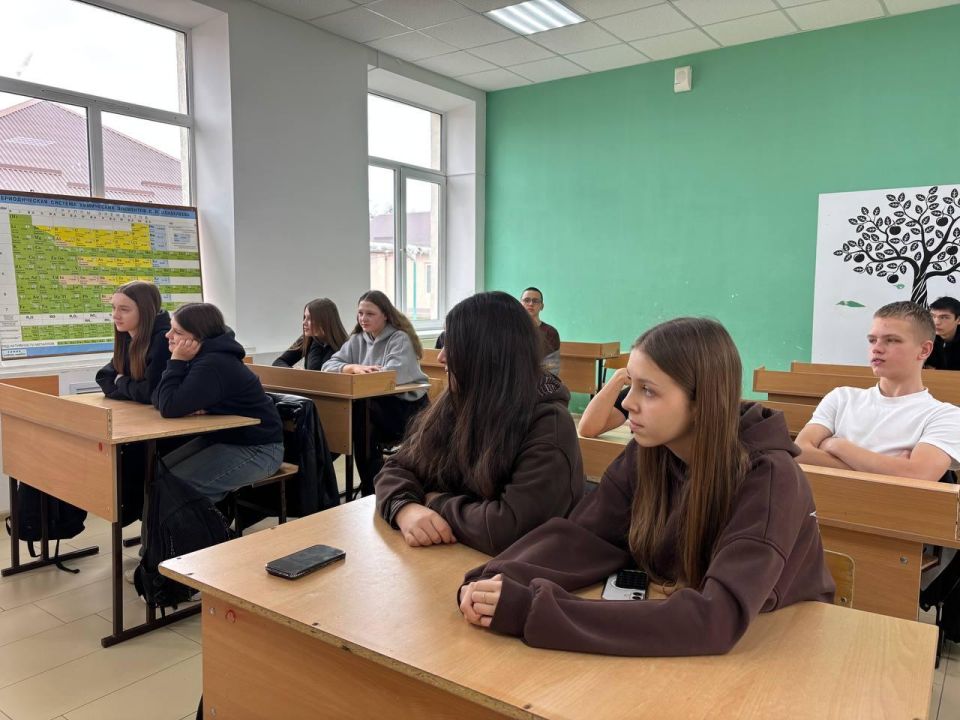 Для школьников Адыгеи и Херсонской области провели урок героизма Для школьников Адыгеи и Херсонской области провели урок героизма