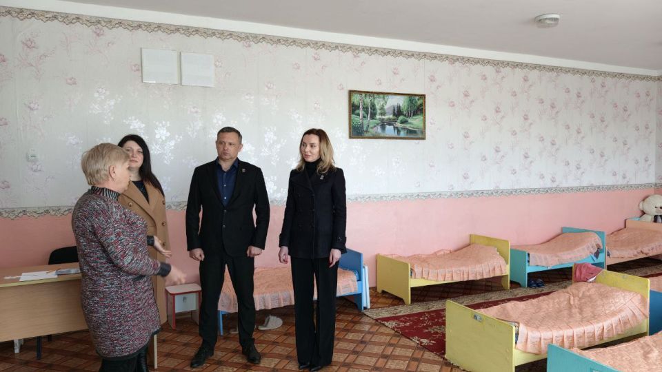 В детский сад села Дивное Новотроицкого округа при содействии "Единой России" передали телевизор В детский сад села Дивное Новотроицкого округа при содействии "Единой России" передали телевизор