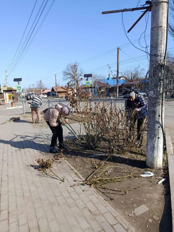 В Геническом округе продолжаются работы по весеннему благоустройству В Геническом округе продолжаются работы по весеннему благоустройству