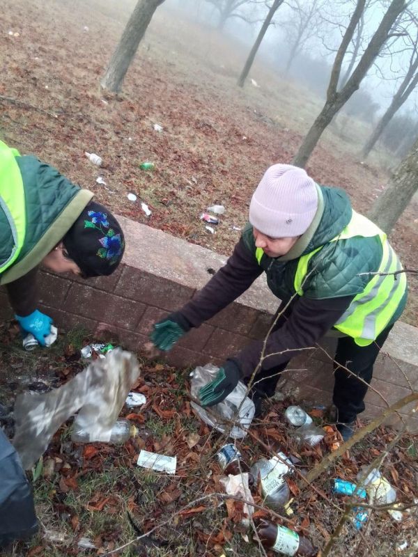 В Геническом округе продолжаются работы по весеннему благоустройству В Геническом округе продолжаются работы по весеннему благоустройству