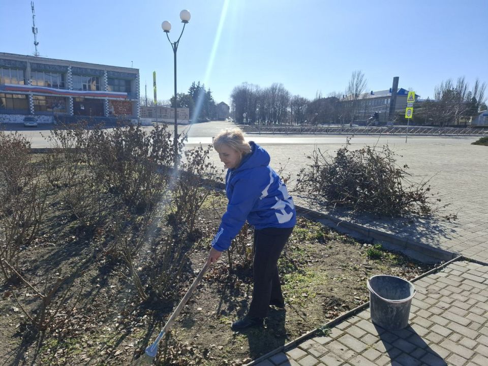 В Нижнесерогозском муниципальном округе в преддверии празднования Дня воссоединения Крыма с Россией прошёл масштабный субботник с участием членов партии «Единая Россия» В Нижнесерогозском муниципальном округе в преддверии празднования Дня воссоединения Крыма с Россией прошёл масштабный субботник с участием членов партии «Единая Россия»