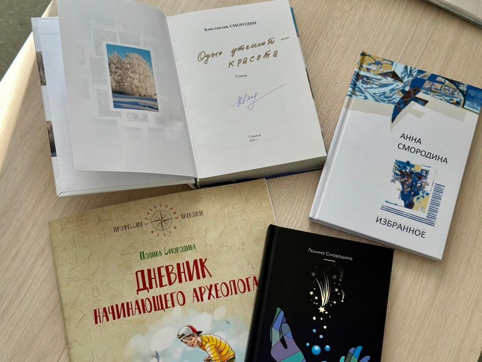 Мордовия передала Каланчакской библиотеке «Тавричаночка» книги семьи Смородиных Мордовия передала Каланчакской библиотеке «Тавричаночка» книги семьи Смородиных