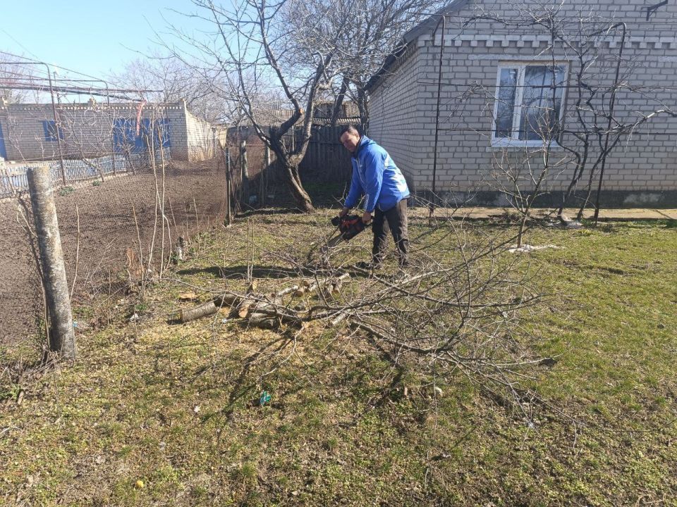 В преддверии Дня воссоединения Крыма с Россией (18 марта), активисты первичного отделения партии «Единая Россия» и работники Вольновского ДК присоединились к Всероссийской акции " 12 добрых дел- 12 лет единства!" .Они... В преддверии Дня воссоединения Крыма с Россией (18 марта), активисты первичного отделения партии «Единая Россия» и работники Вольновского ДК присоединились к Всероссийской акции " 12 добрых дел- 12 лет единства!" .Они...