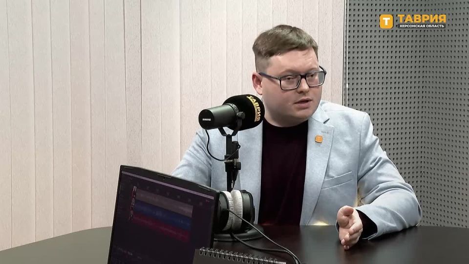 Для США весь мир — колонии, а национальные интересы — это доллар и гегемония, заявил Евгений Глотов