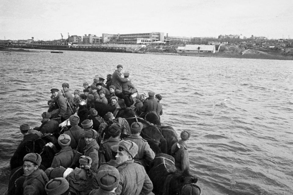Немного фотографий, передающих атмосферу дней освобождения Херсона советскими солдатами Немного фотографий, передающих атмосферу дней освобождения Херсона советскими солдатами