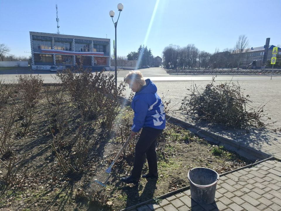В Нижнесерогозском муниципальном округе в преддверии празднования Дня воссоединения Крыма с Россией прошёл масштабный субботник с участием членов партии «Единая Россия» В Нижнесерогозском муниципальном округе в преддверии празднования Дня воссоединения Крыма с Россией прошёл масштабный субботник с участием членов партии «Единая Россия»
