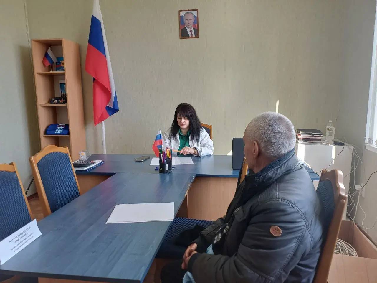 Прием граждан в селах Костогрызово и Богдановка провела депутат Каховского Совета депутатов от партии «Единая Россия» Наталья Колесник Прием граждан в селах Костогрызово и Богдановка провела депутат Каховского Совета депутатов от партии «Единая Россия» Наталья Колесник