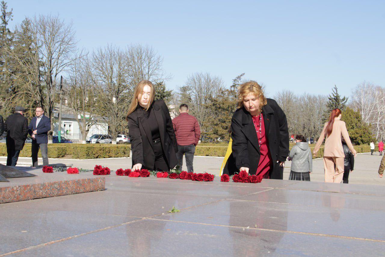 В Чаплинском муниципальном округе состоялся памятный митинг, посвящённый освобождению Херсона от фашистских захватчиков В Чаплинском муниципальном округе состоялся памятный митинг, посвящённый освобождению Херсона от фашистских захватчиков
