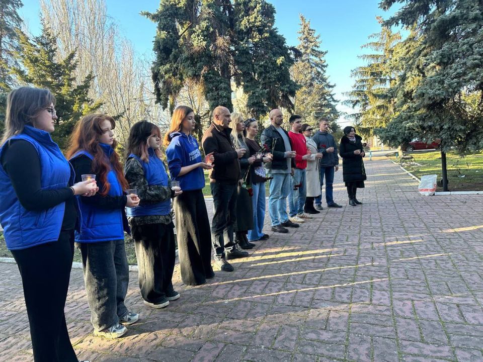 Возложение цветов ко Дню освобождения Херсона в Скадовске Возложение цветов ко Дню освобождения Херсона в Скадовске