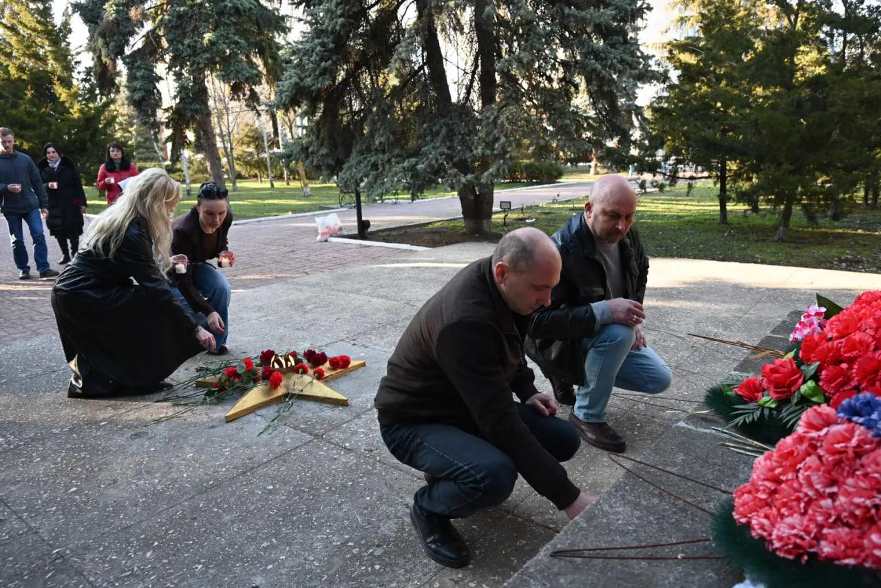 В Скадовске почтили память освободителей Херсона В Скадовске почтили память освободителей Херсона