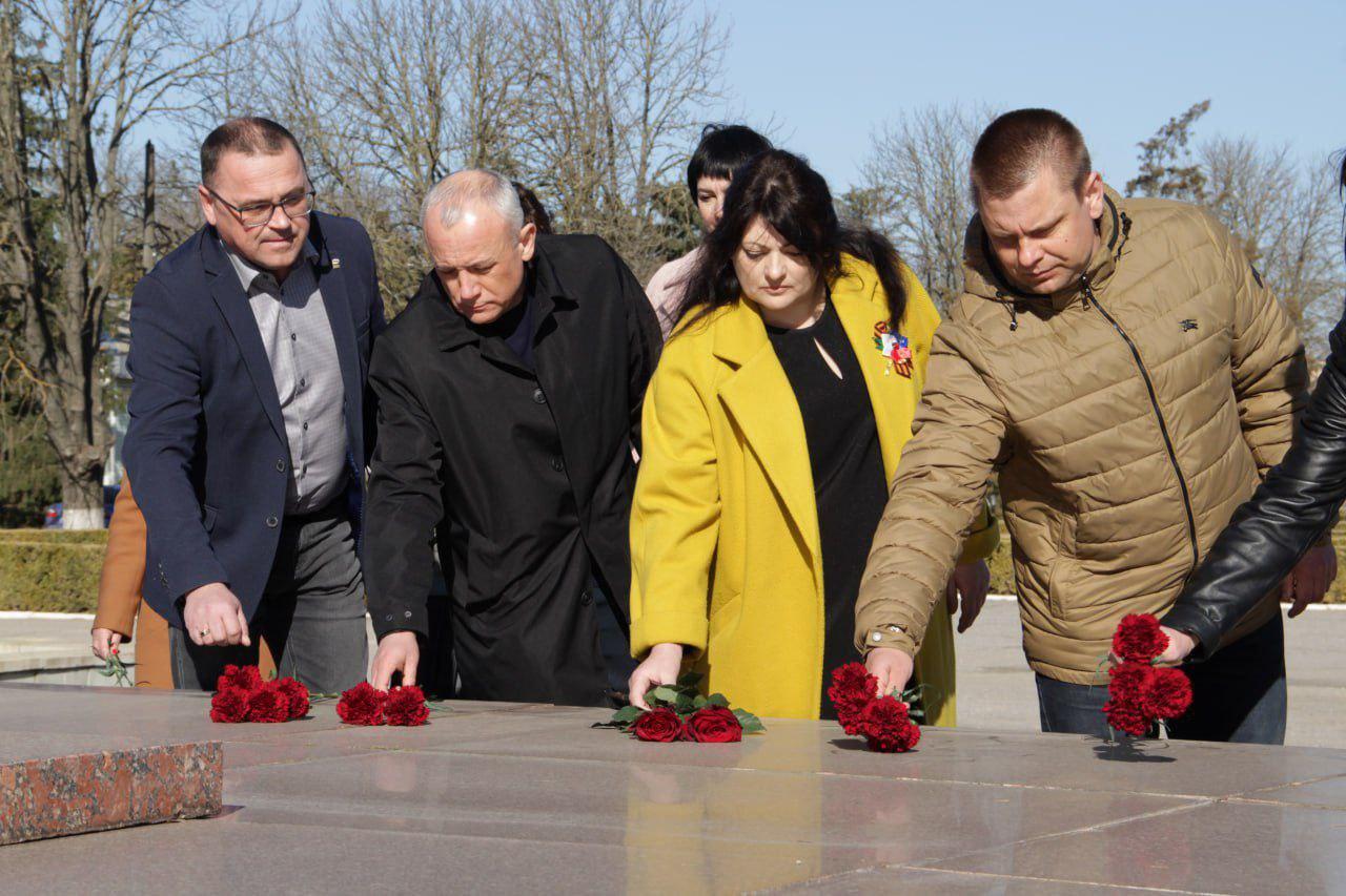 В Чаплинском муниципальном округе состоялся памятный митинг, посвящённый освобождению Херсона от фашистских захватчиков В Чаплинском муниципальном округе состоялся памятный митинг, посвящённый освобождению Херсона от фашистских захватчиков