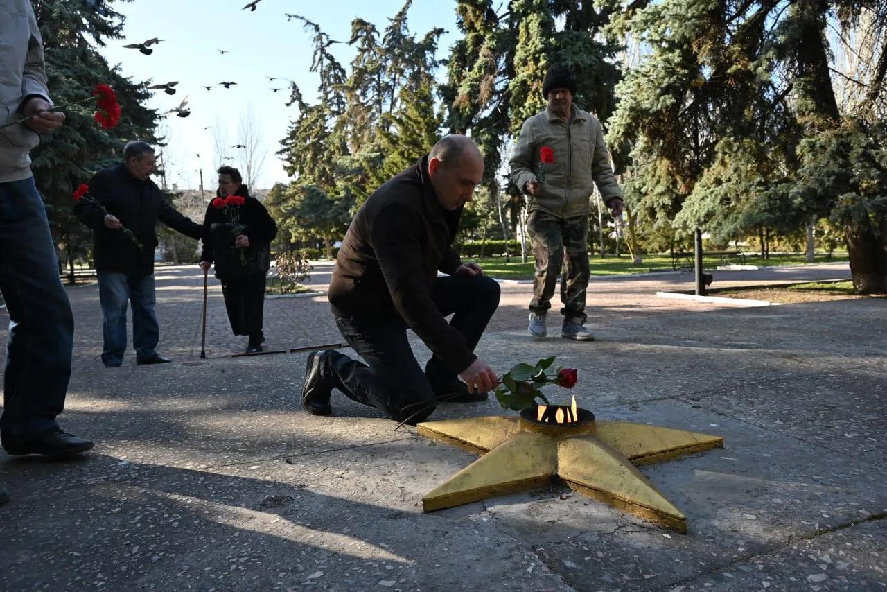 В Скадовске почтили память освободителей Херсона от немецко-фашистских захватчиков В Скадовске почтили память освободителей Херсона от немецко-фашистских захватчиков