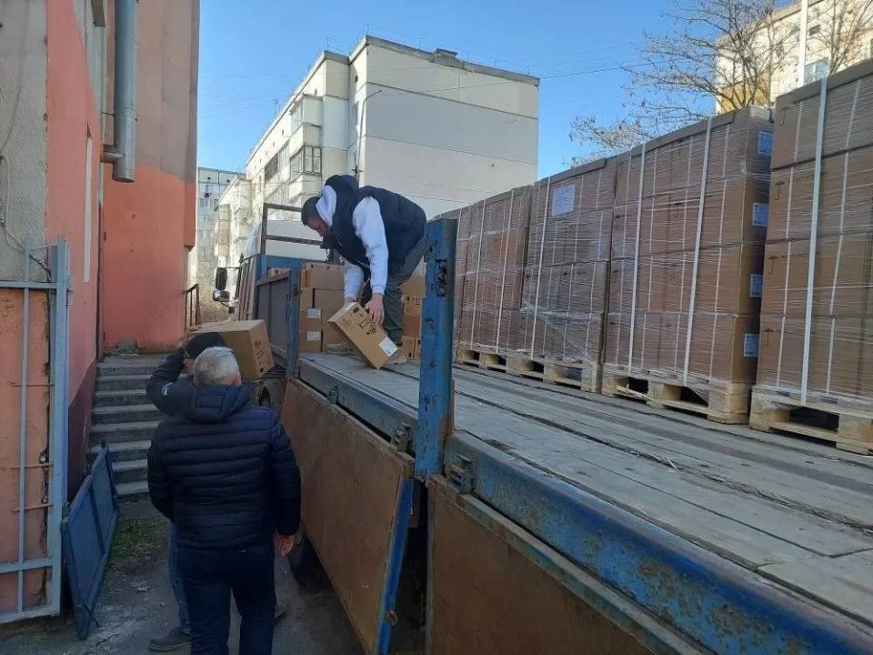 В Новую Каховку привезли безвозмездную натуральную помощь В Новую Каховку привезли безвозмездную натуральную помощь