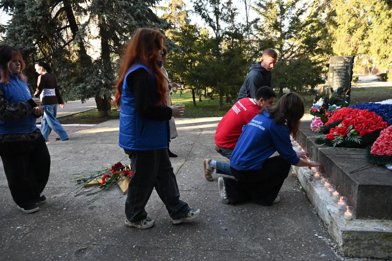 В Скадовске почтили память освободителей Херсона В Скадовске почтили память освободителей Херсона