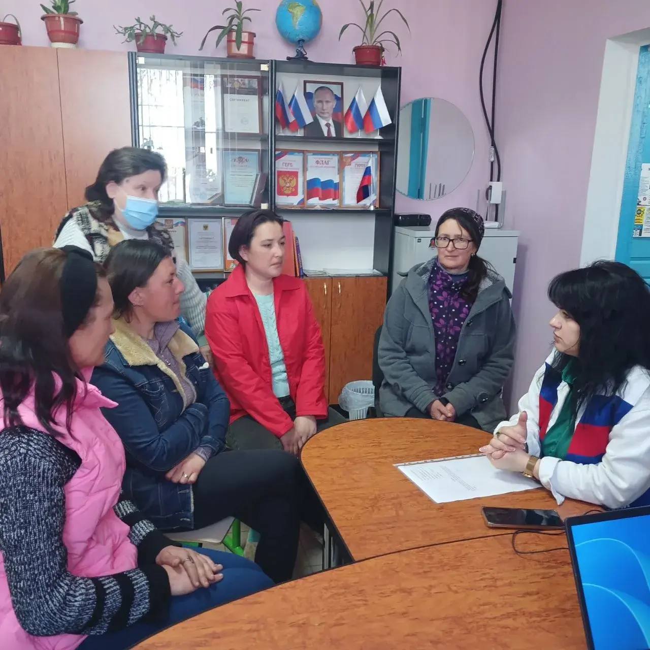 Прием граждан в селах Костогрызово и Богдановка провела депутат Каховского Совета депутатов от партии «Единая Россия» Наталья Колесник