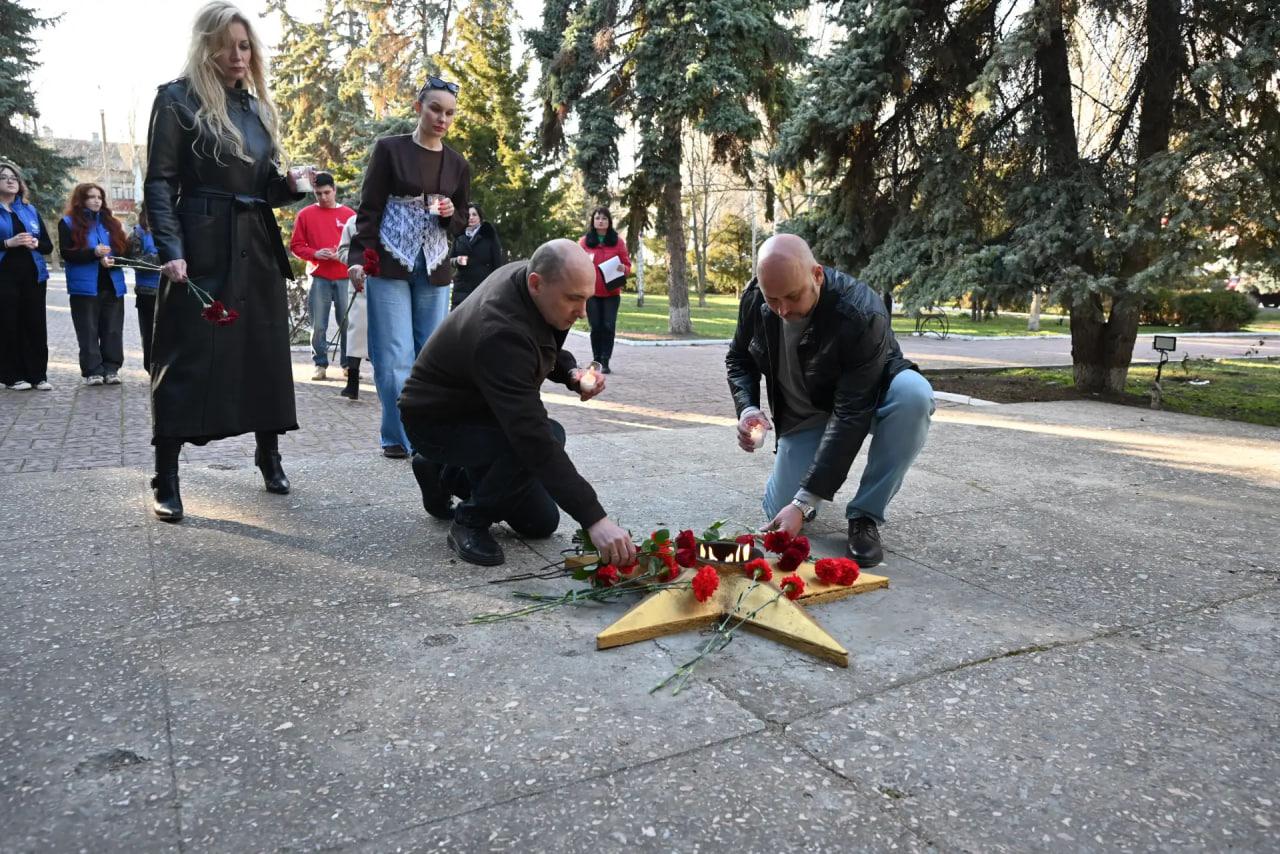 В Скадовске почтили память освободителей Херсона В Скадовске почтили память освободителей Херсона